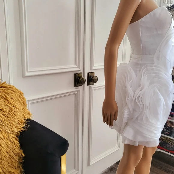 Milano Formals White Rose Bud Detail Cocktail Mini Dress - Picture 3 of 6